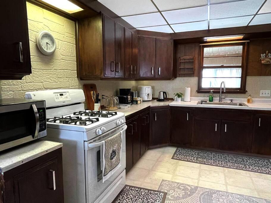 Entire Home In Buffalo - 6 Guests 3 Bedroom 1 Bath - Convenient Location - 25Min To Niagara Falls Εξωτερικό φωτογραφία